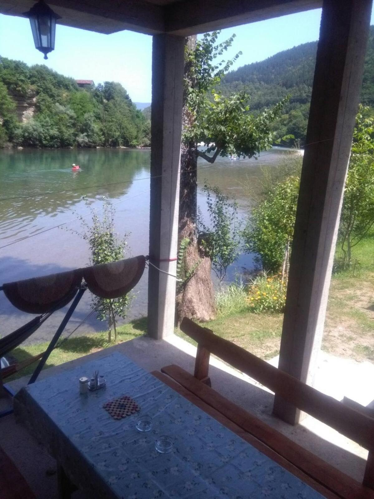 Prenociste Na Drini Foca Bed & Breakfast Ngoại thất bức ảnh